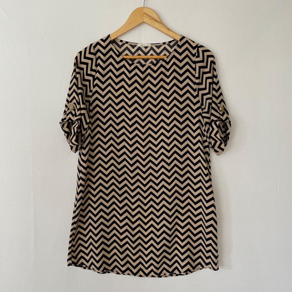 EVERLY Women's Size Small Navy Tan Chevron Short Sleeve Shift Mini Dress - Picture 7 of 7